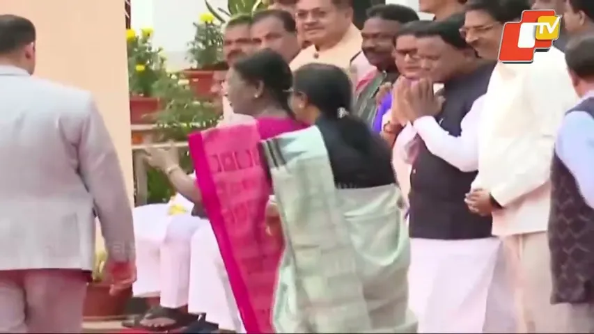 CM, Speaker Warmly Welcome President Murmu to Odisha Assembly; Joins Photo Session