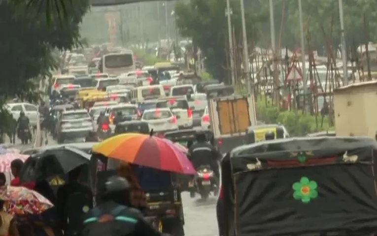 Heavy rain leads to traffic chaos in Bhubaneswar