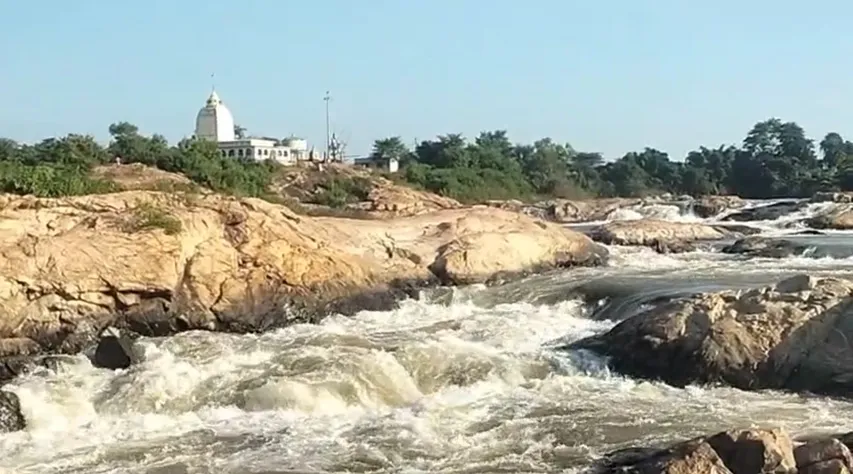 Selfie turns tragic as WB youth slips, goes missing in Bhandan river at Ramatirtha ghat in Odisha