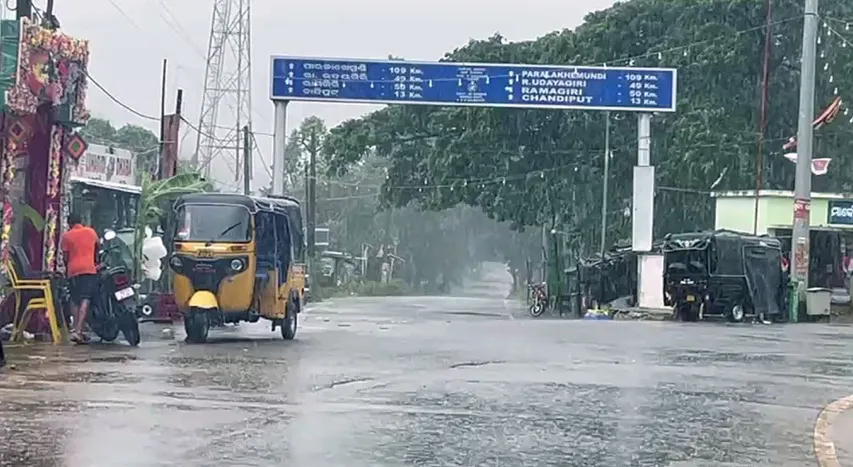 Relentless rains paralyse southwestern Odisha, batter Dussehra festivities