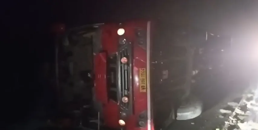 Tourist bus carrying pilgrims from West Bengal overturns in Odisha’s Balasore, several injured