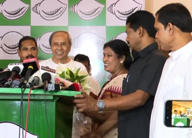 Nuapada Bypoll: BJD candidate Snehangini fires back, says BJP’s Jay Dholakia sold father's legacy