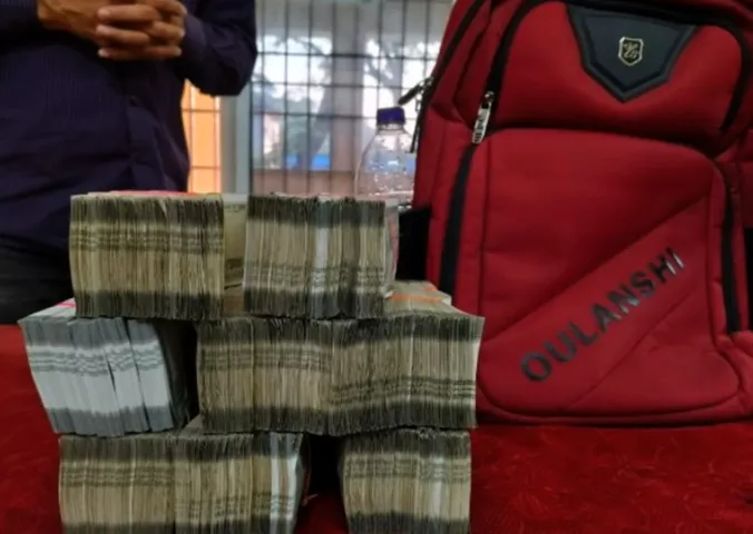 \RPF seizes Rs 70,00000 cash from train at Titilagarh railway station, 2 detained