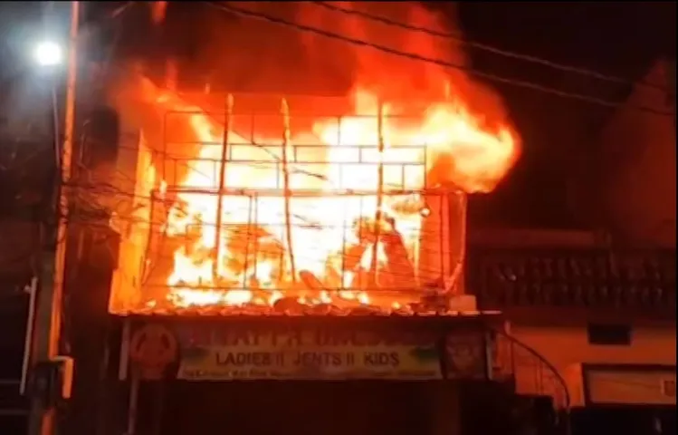 Massive fire engulfs cloth shop in Odisha’s Gunupur; four rescued