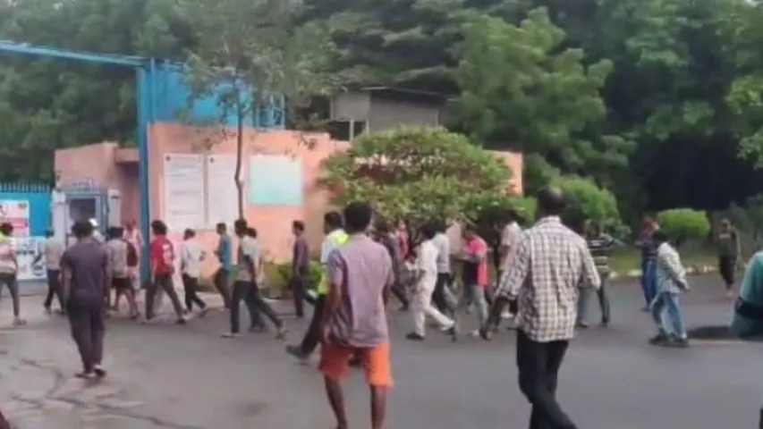 Odisha workers stage protest over non-payment of wages at cement factory in Andhra Pradesh