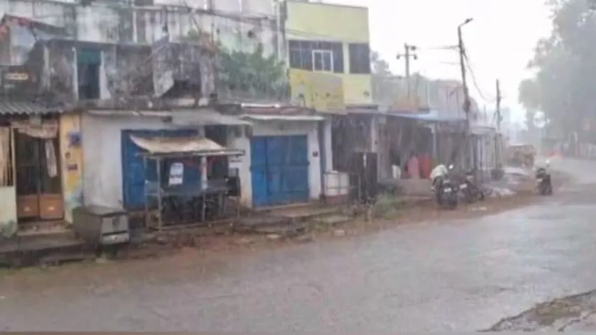 As cyclone Montha approaches, southern Odisha experiences heavy rain and strong winds