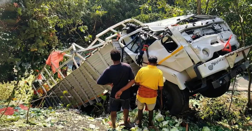 Google Maps glitch! Cabbage-loaded truck from MP falls into gorge in Odisha, 3 injured