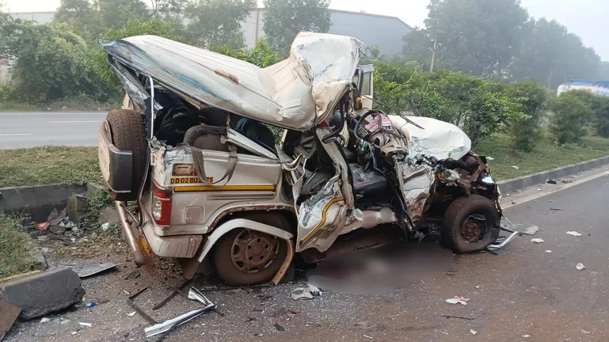Three dead, two critical road mishap in Cuttack's Choudwar, injured shifted to SCBMCH