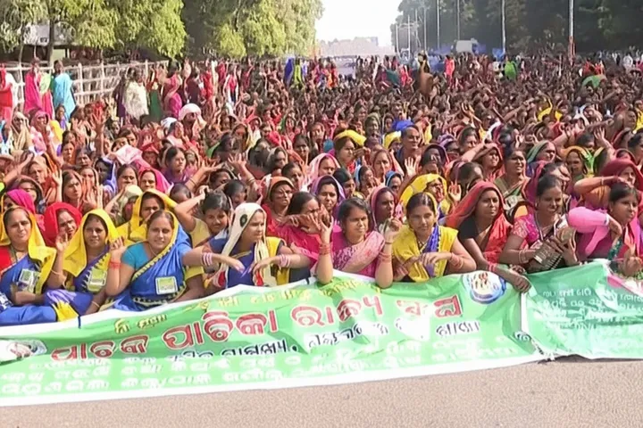 Odisha midday meal cooks stage protest over 7-point charter of demands