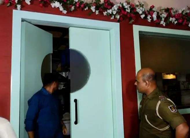 Police Seal Chai Break Café At Bhawani Mall In Bhubaneswar After Hookah Raid