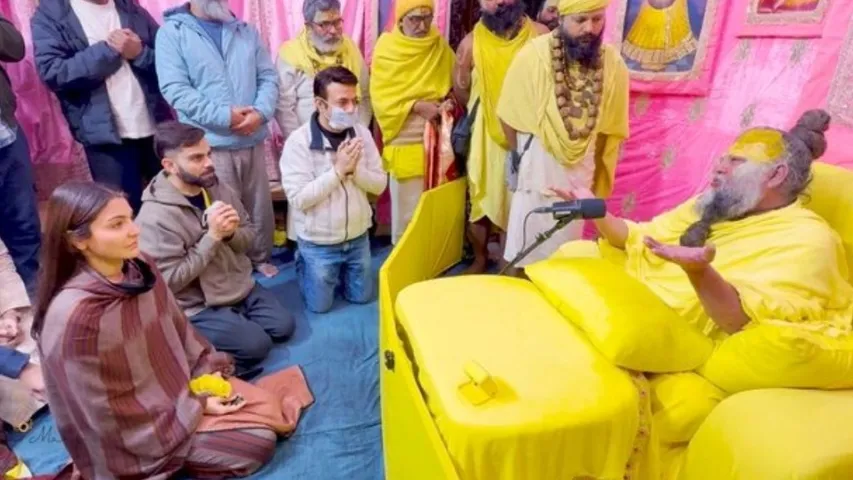 Virat Kohli, Anushka Sharma seek blessings of Premanand Ji Maharaj