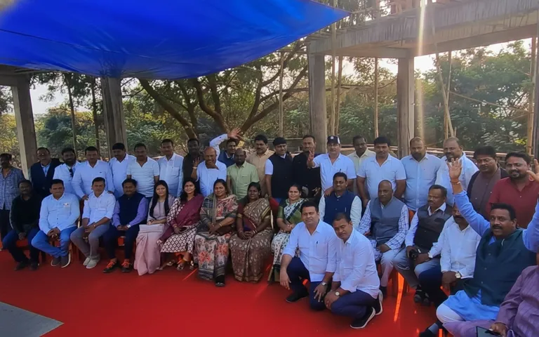 Show of strength! Defeated, dissatisfied BJD leaders spotted huddling together at farmhouse