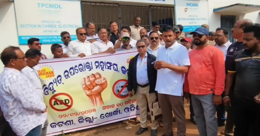 Consumers’ Association gheraos TPCODL office in Khordha