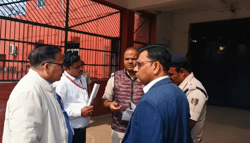 Cuttack DCP inspects Choudwar Jail, makes security review
