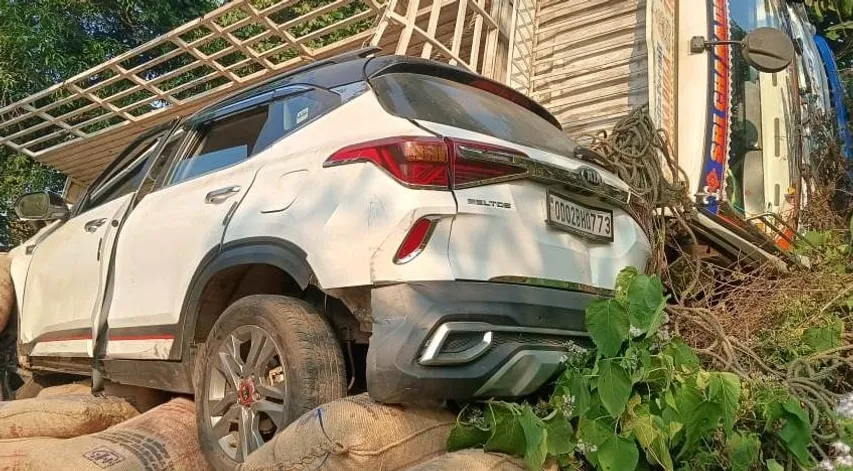 Truck overturns on car at Taptapani Ghat in Odisha, driver trapped