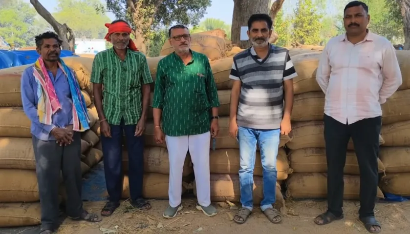 2,500 bags of paddy lying for over a week at Nuapada’s Tukla Mandi, farmers fear token lapse