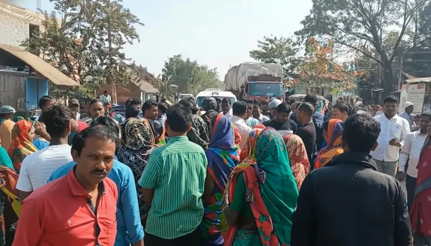 Villagers block highway in Nayagarh