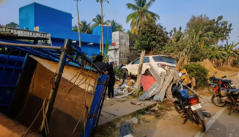 Four injured as car rams auto, crashes into house on Khordha–Bolangir highway