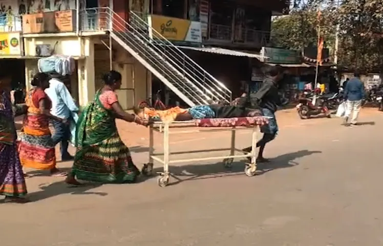 No ambulance, patient pushed on stretcher through streets in Sambalpur