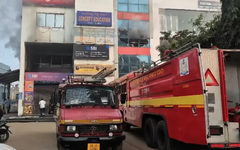 Major fire erupts at building in Jharsuguda