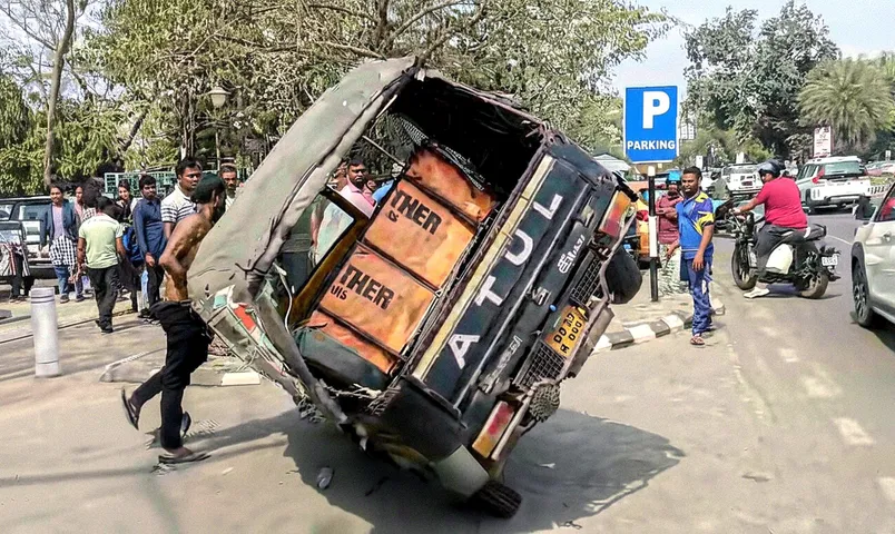High drama in Bhubaneswar Drunk driver sparks chaos, traffic comes to standstill