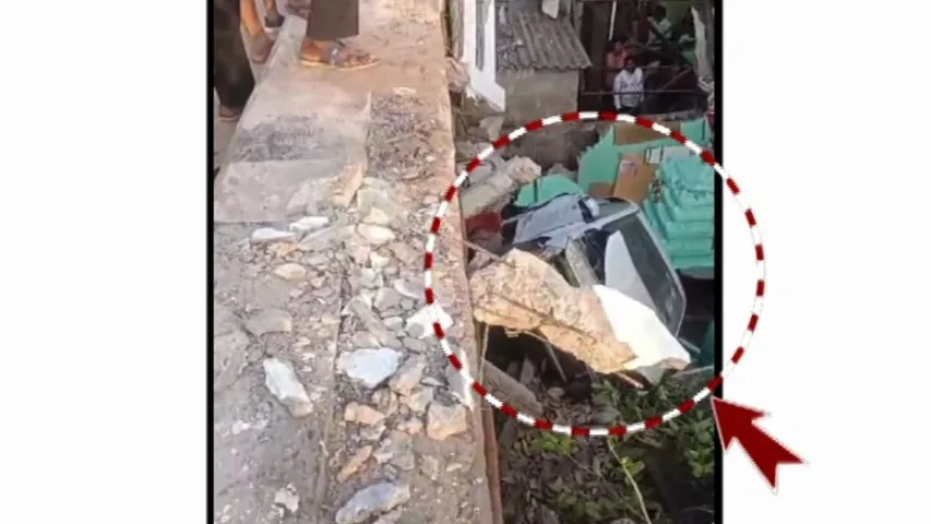 Car plunges from Shishu Bhavan overbridge in Bhubaneswar