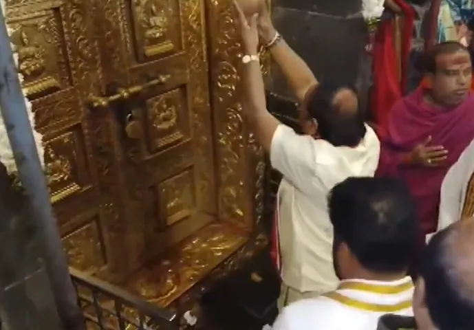 Temples shut across India as Sutak Kaal begins