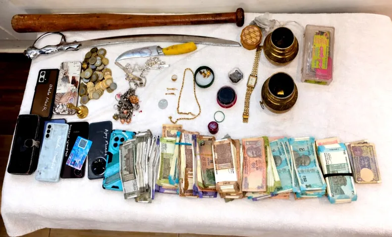 Jharsuguda heist 9 dacoits arrested, gold ornaments and Rs 1.43 lakh cash seized
