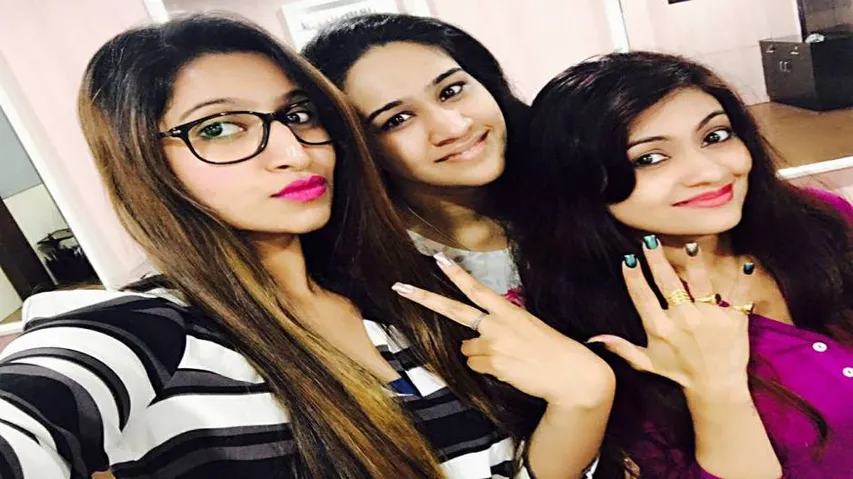 For that shiny, glittery or sober nails, step into Posh Nails!