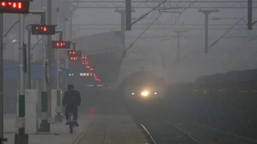 Cold morning in Delhi; 18 trains cancelled, 30 delayed due to fog