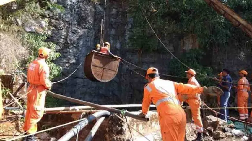Take 'prompt' steps to rescue trapped miners in Meghalaya: SC