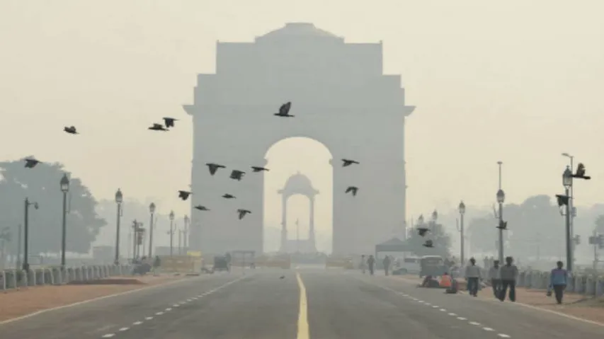 Mercury rise, Delhi turns foggy on Thursday