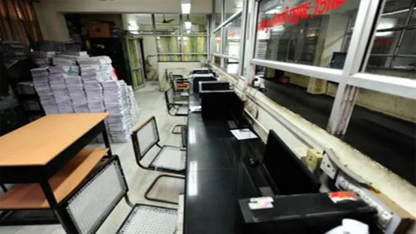 7th Pay Commission implementation demand deserted govt offices