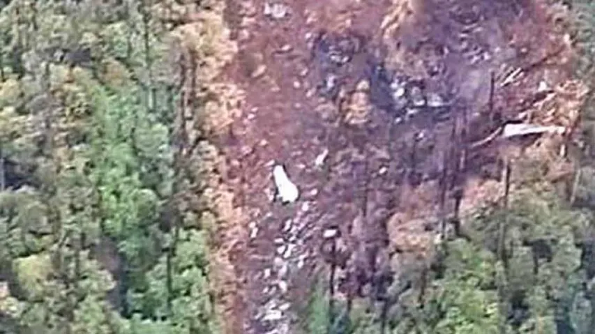 IAF making efforts to airlift rescue team from crash site