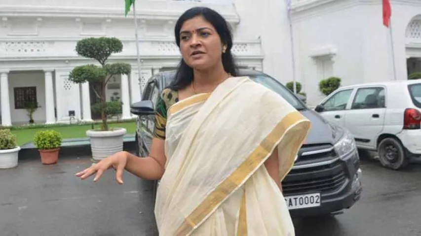 Lamba quits AAP, rejoins Congress after 6 years