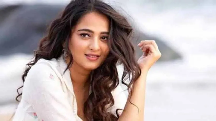 Anushka Shetty Reveals Shapely Figure In Low-waist Jeans (Check pics)