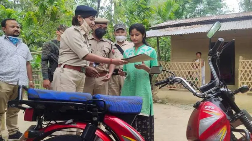 Assam Police gifts 2-wheeler to young woman who sells vegetables on bicycle