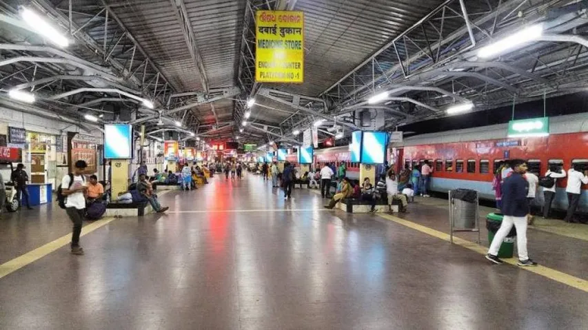 Woman passenger robbed off gold in Bhubaneswar station; RPF nabs accused