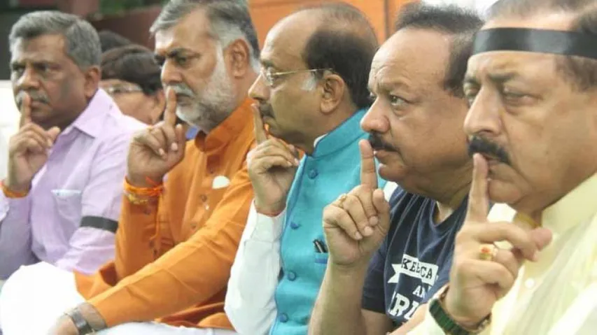 BJP holds silent protest against Mamata government