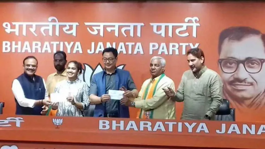 Babita Phogat, Mahavir Phogat join BJP