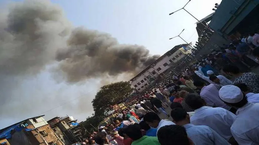 Major fire breaks in slum near Bandra Station in Mumbai