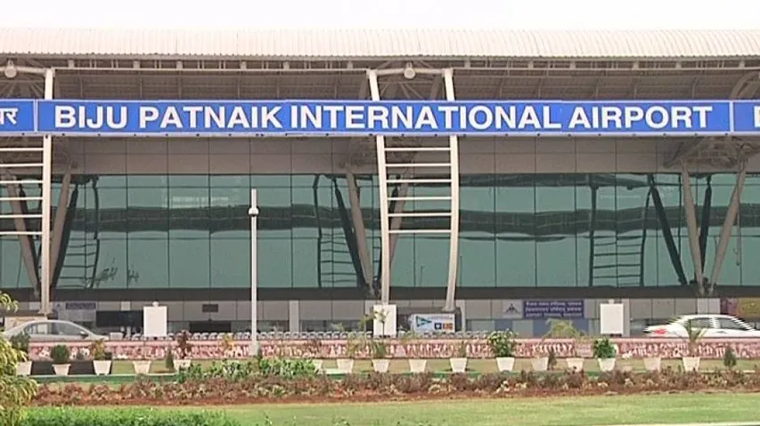 Customs officials foil gold smuggling bid at Bhubaneswar Airport