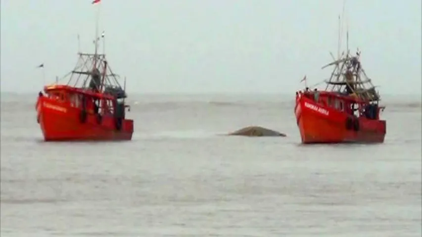 Two fishermen missing after boat capsize