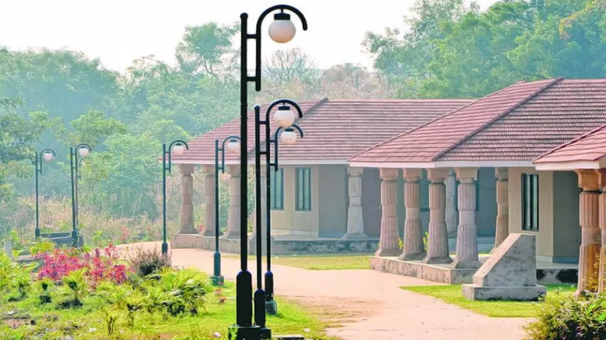 Permanent art exhibition gallery in city soon