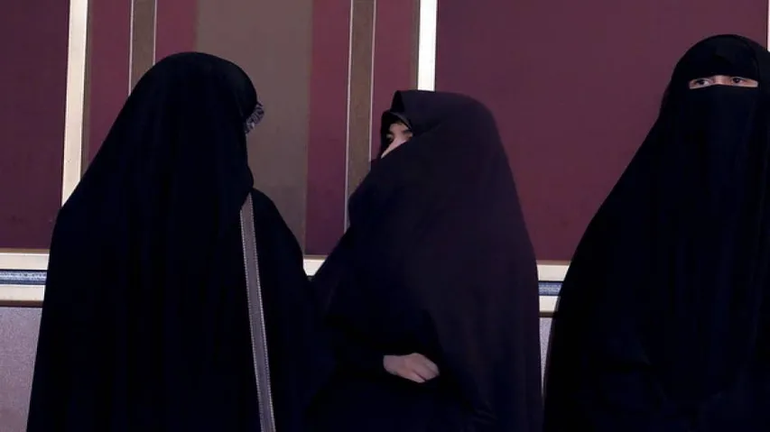 German parliament backs partial burqa ban