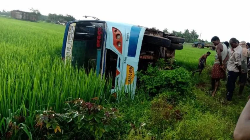 5 Including Pregnant Woman Injured As Bus Turns Turtle In Balasore