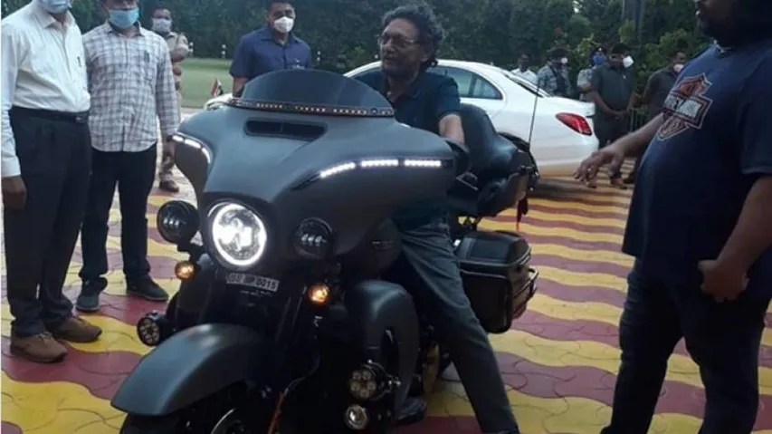 CJI Bobde Checks Out A Harley Davidson Motorcycle, Pictures Go Viral