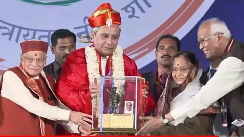 Naveen receives 'Ideal Chief Minister' award, dedicates to people of Odisha