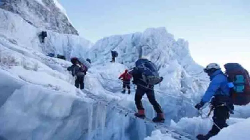 Storm kills 9 climbers on Nepal mountain