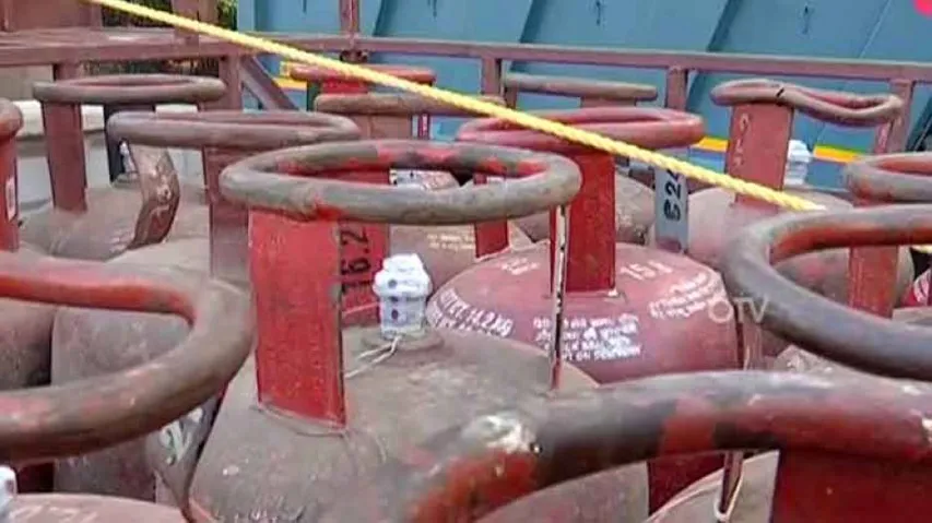 Probe Launched Into 'Black Marketing' of LPG Cylinders In Odisha